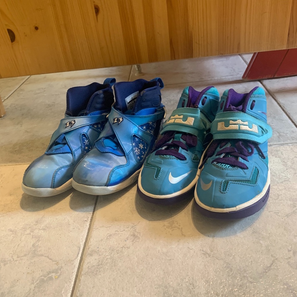 2 Nike Shoes Set! Big Kid Size 2.5Y for both Girl and Boy